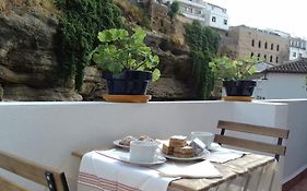 Casa Bajo La Roca